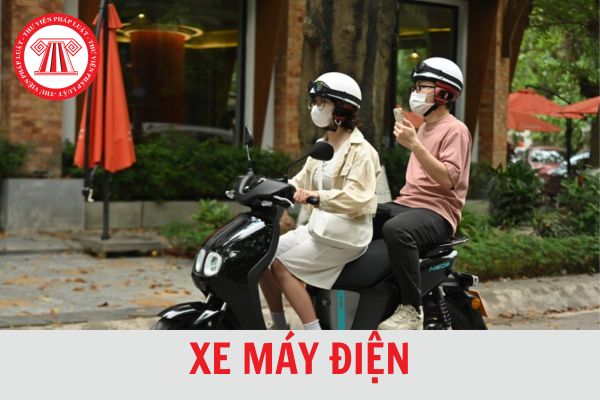 Học sinh cấp 2 được đi xe máy điện hay không? Đi xe máy điện khi chưa đủ tuổi có bị phạt tiền không?