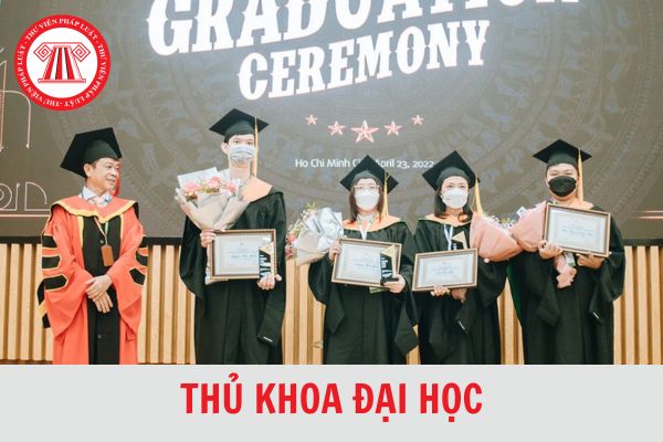 Thủ khoa là gì? Sinh viên thủ khoa đại học có được giảm 70% học phí đầu vào không?