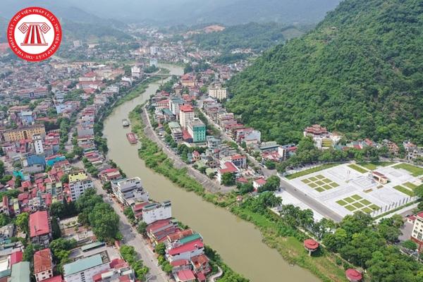 Đầu tư phát triển hệ thống hạ tầng đô thị đồng bộ thích ứng với biến đổi khí hậu để phát triển bền vững đô thị Việt Nam có nhiệm vụ 13 như thế nào?