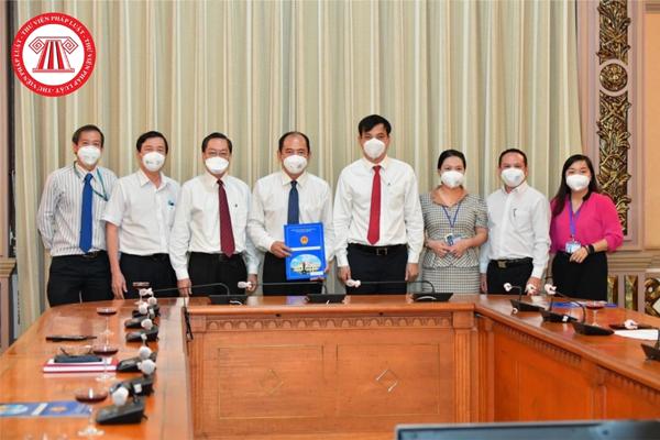 Quy định về trách nhiệm của Giám đốc Sở Y tế Thành phố Hồ Chí Minh là gì?