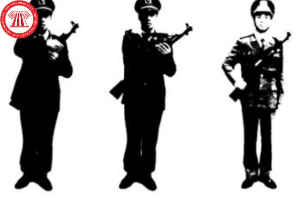 Động tác đeo súng tiểu liên AK trong Điều lệnh đội ngũ Công an nhân dân?