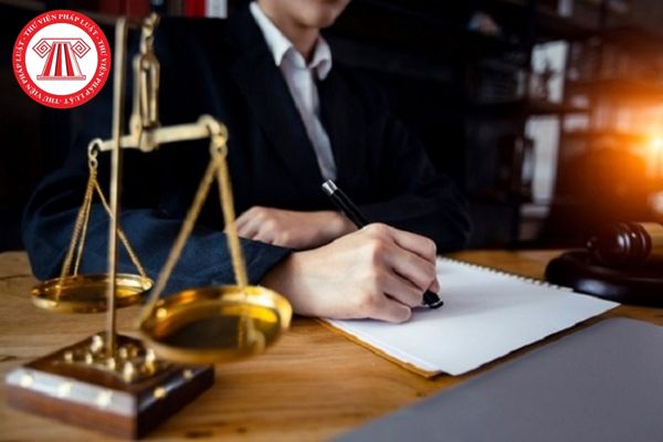 Người sử dụng chứng chỉ hành nghề luật sư của người khác để hành nghề luật sư tại Việt Nam bị xử phạt hành chính như thế nào?