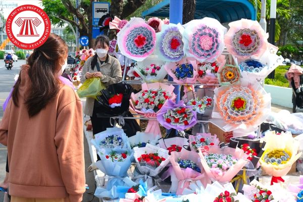 Hành vi dùng tiền Việt Nam để làm thành hoa đem bán thì có bị phạt vi phạm hành chính không? 