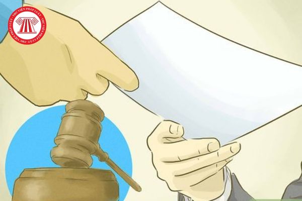 Ai có quyền kháng cáo bản án sơ thẩm trong vụ án kinh doanh thương mại về việc tranh chấp hợp đồng dịch vụ?