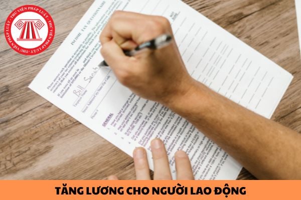 Trường hợp nào công ty bắt buộc phải tăng lương cho người lao động?