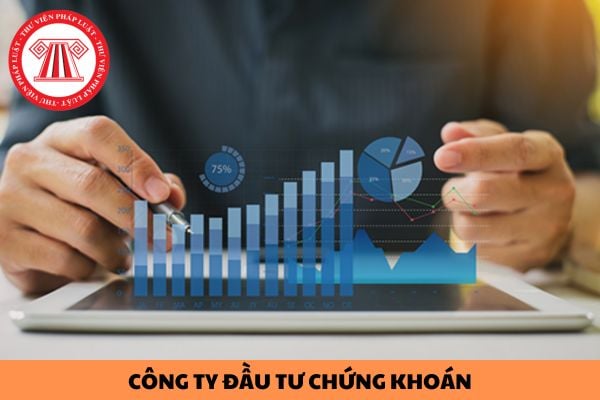 Công ty đầu tư chứng khoán đại chúng phải có tối thiểu bao nhiêu thành viên Hội đồng quản trị độc lập với công ty quản lý quỹ đầu tư chứng khoán?