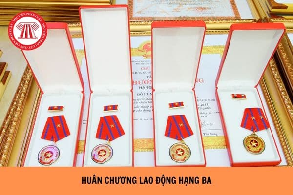 Doanh nghiệp được tặng Huân chương lao động hạng Ba phải đạt tiêu chuẩn gì?