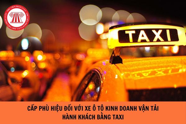 Xe ô tô kinh doanh vận tải hành khách bằng taxi có trụ sở tại địa phương nào thì chỉ phải thực hiện cấp phù hiệu tại địa phương đó đúng không?