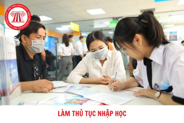 Có phải nộp học phí tại thời điểm làm thủ tục nhập học đại học?