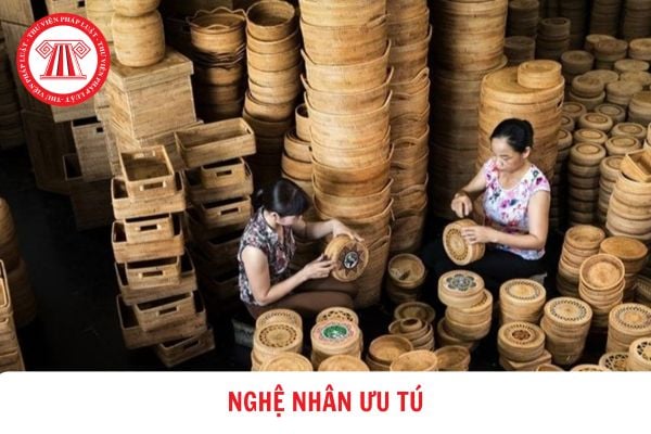 Cá nhân đề nghị xét tặng danh hiệu Nghệ nhân ưu tú trong lĩnh vực di sản văn hóa phi vật thể có thể ủy quyền cho tổ chức khác lập hồ sơ không?