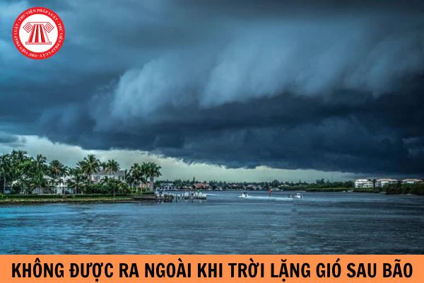 Vì sao tuyệt đối không được ra ngoài khi trời lặng gió sau bão? Cách chống bão cho mái ngói khi bão Yagi đến càn quét có những biện pháp gì? 