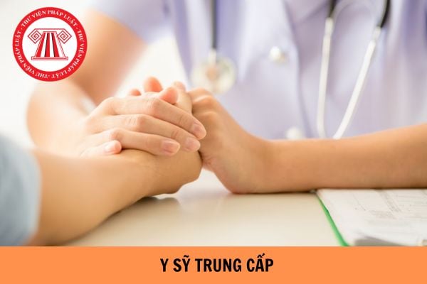 Y sỹ trung cấp đã có chứng chỉ hành nghề có được tiếp tục làm việc, có phải học nâng cao lớp cao đẳng không?