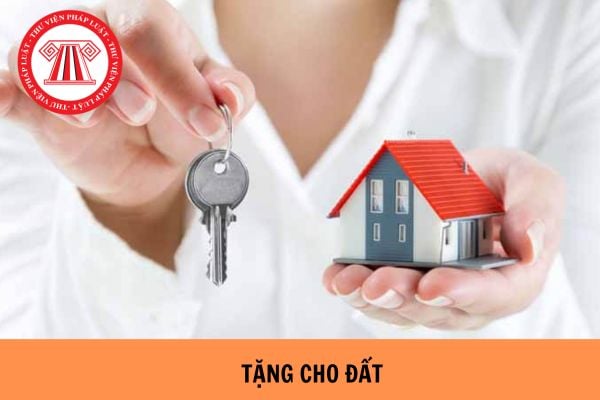 Tặng cho đất giữa những ai được miễn thuế TNCN?