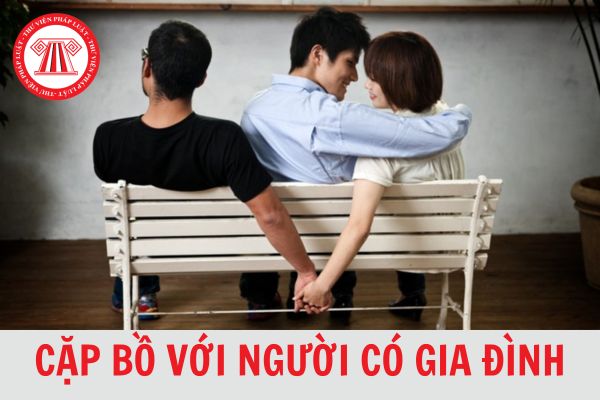 Ngoại tình là gì? Cặp bồ với người có gia đình bị xử lý hành chính như thế nào?