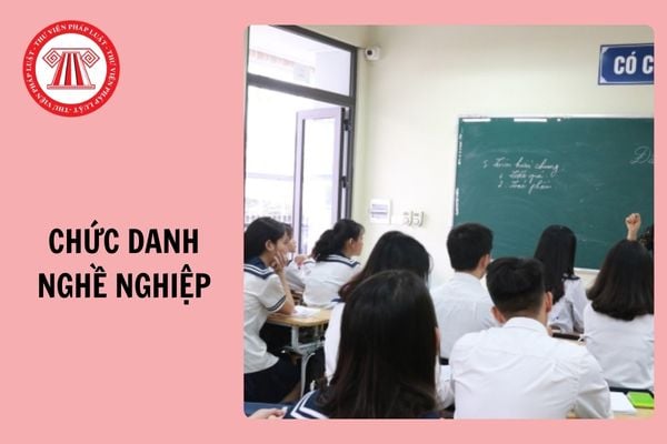 Cách xác định thời gian giữ hạng chức danh nghề nghiệp tương đương của giáo viên công lập 2024?