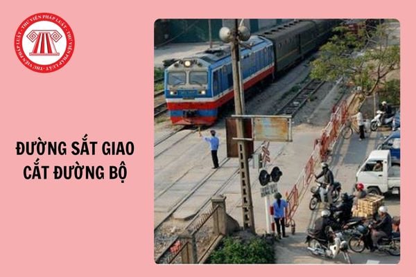 Tại nơi đường sắt giao cắt đường bộ, quyền ưu tiên thuộc về phương tiện nào?