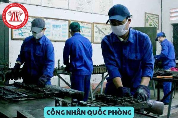 Công nhân quốc phòng bị kỷ luật từ cảnh cáo trở lên thì kéo dài thời hạn nâng bậc lương bao lâu?