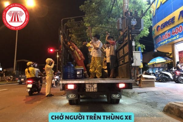 Chỉ được chở người trên thùng xe ô tô chở hàng trong trường hợp nào từ 1/1/2025?