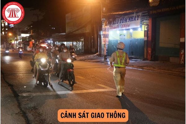 Cảnh sát giao thông có được kiểm tra nồng độ cồn khi đang dừng đèn đỏ không?