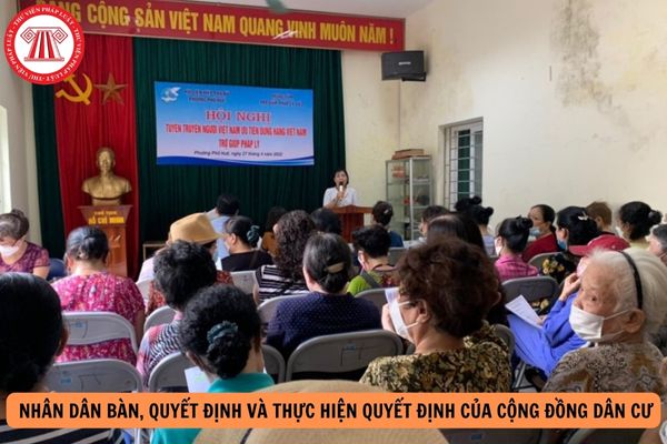 Theo Luật Thực hiện dân chủ ở cơ sở, trách nhiệm của Ủy ban nhân dân cấp xã trong việc tổ chức để Nhân dân bàn, quyết định và thực hiện quyết định của cộng đồng dân cư là gì?