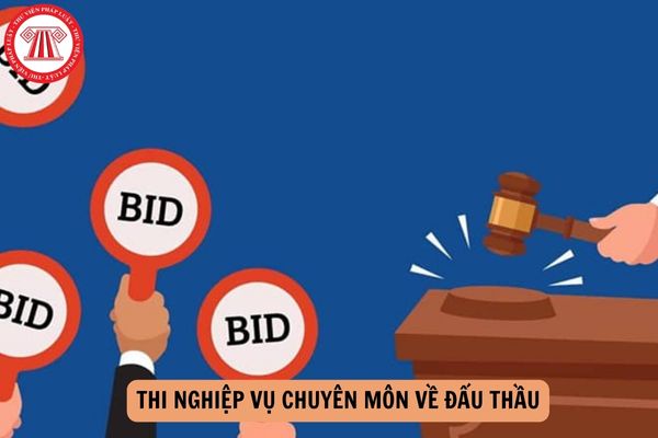 Cơ sở vật chất tại địa điểm tổ chức thi nghiệp vụ chuyên môn về đấu thầu phải đáp ứng điều kiện gì?