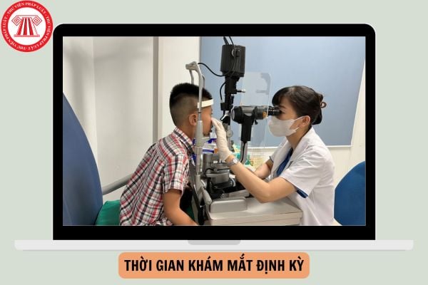 Thời gian khám mắt định kỳ đối với học sinh có tật khúc xạ là bao lâu?