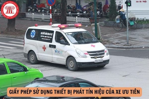 Giấy phép sử dụng thiết bị phát tín hiệu của xe ưu tiên hết hạn khi nào?