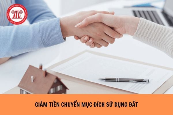 Người có công với cách mạng được tặng huân, huy chương được giảm tiền chuyển mục đích sử dụng đất không?