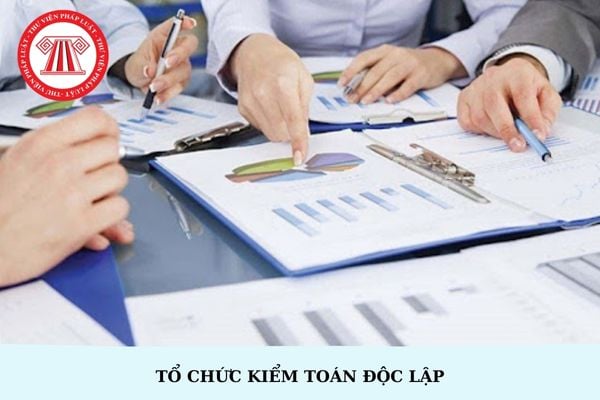 Ai có thẩm quyền quyết định lựa chọn tổ chức kiểm toán độc lập kiểm toán tổ chức tín dụng là công ty trách nhiệm hữu hạn?