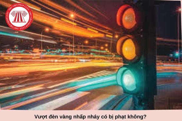 Vượt đèn vàng nhấp nháy có bị phạt không? (Hình ảnh Internet)