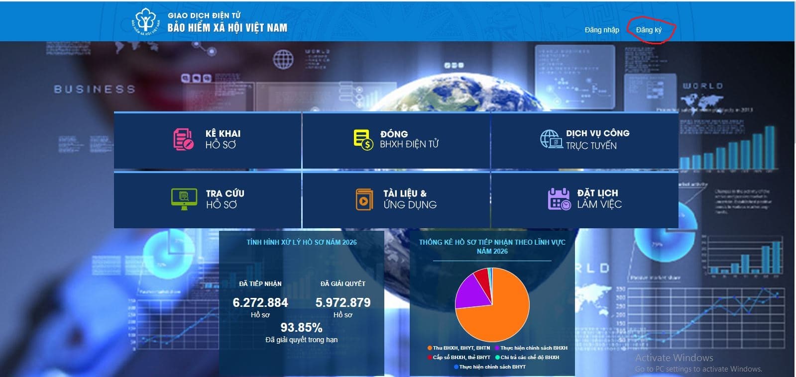 Vào trang web: dichvucong.baohiemxahoi.gov.vn