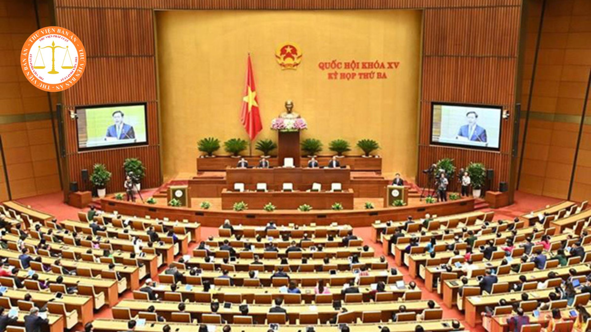 At the National Assembly session in Vietnam, to whom do National Assembly deputies have the right to raise questions?