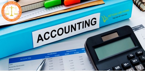 Is it allowed to sign an accounting service contract with an individual in Vietnam?