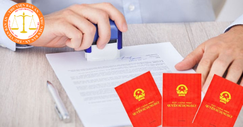 What are the fines for late name transfer of the LURC in Vietnam?