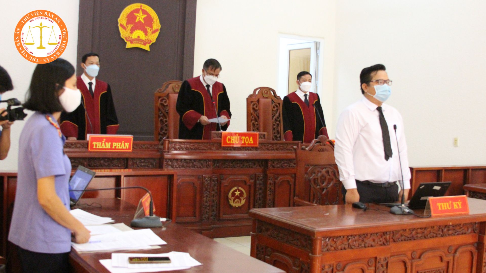 What are the penalties for disrupting the court in Vietnam?