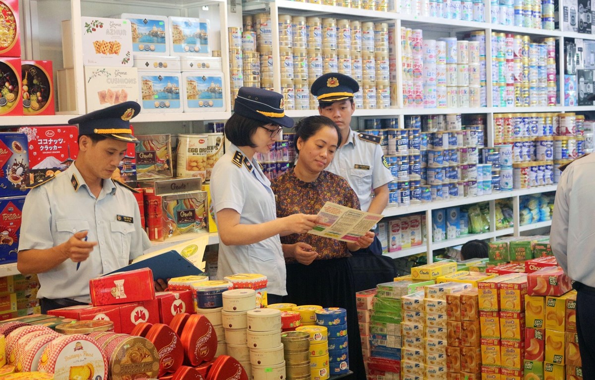 Collection of judgments on the crime of smuggling goods in Vietnam