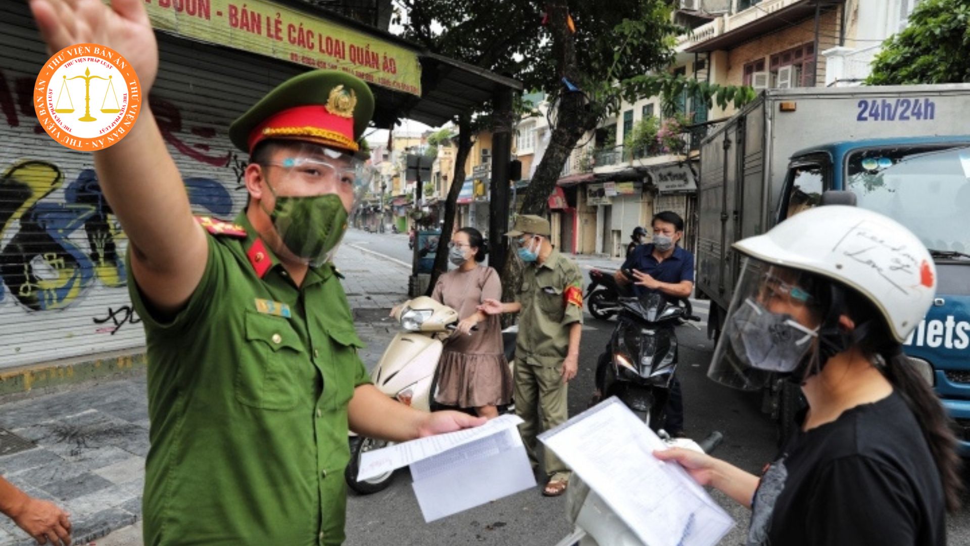Are the commune police allowed to stop the vehicle for administrative inspection in Vietnam?