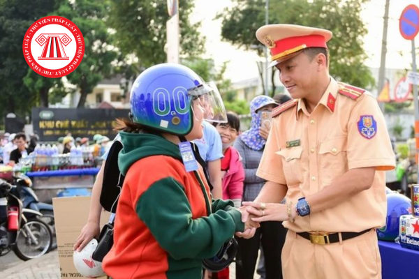 Những hành vi nào người đi xe gắn máy không được thực hiện năm 2025?