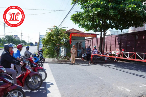 Phạt đến 6 triệu đồng đối với xe máy vượt rào chắn đường sắt từ 15/05/2026