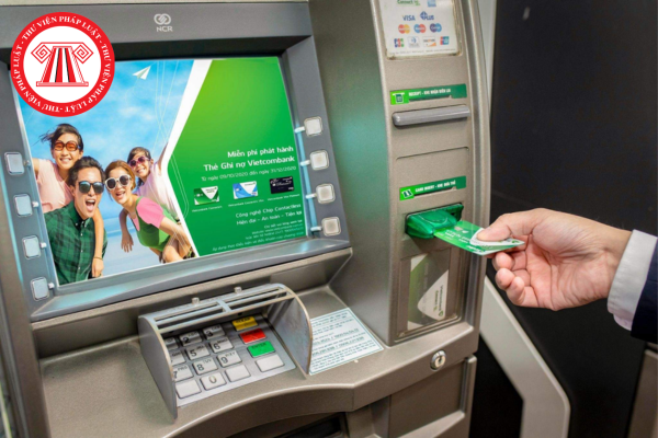 Công ty trả lương qua thẻ Vietcombank ATM thì người lao động có tốn phí?