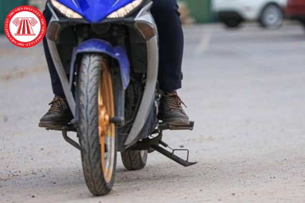 Phạt đến 14 triệu đồng khi quên gạt chân chống xe gây tai nạn