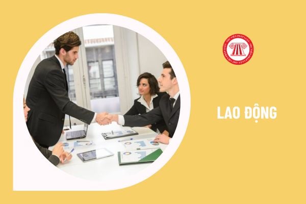 Người lao động có bắt buộc phải có mặt tại nơi làm việc để được nhận lại sau khi tạm hoãn thực hiện hợp đồng lao động hay không?