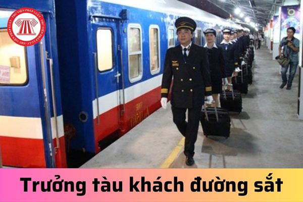 Yêu cầu trưởng tàu khách đường sắt phải có bao nhiêu năm đảm nhận trực tiếp công việc của trưởng tàu hàng?