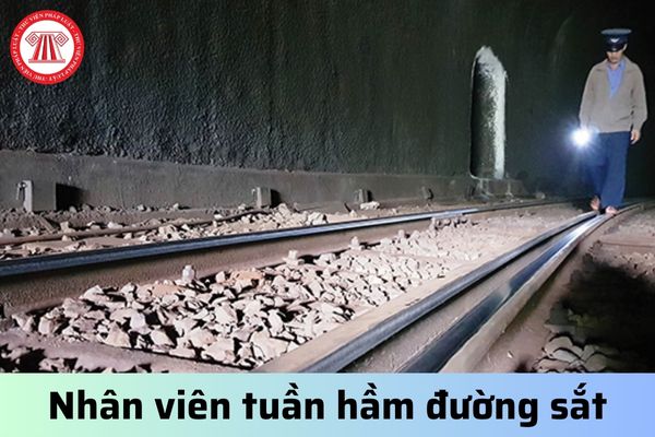 Nhân viên tuần hầm đường sắt thực hiện biện pháp báo hiệu dừng tàu trong những trường hợp nào?