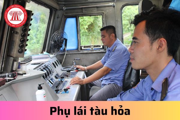 Phụ lái tàu có được rời vị trí làm việc trong quá trình chạy tàu hay không?