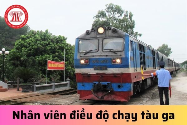 Nhân viên điều độ chạy tàu ga có quyền đình chỉ nhiệm vụ đối với những chức danh nào?