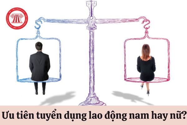 Khi người lao động nam và nữ đều có đủ tiêu chuẩn tuyển chọn thì người sử dụng lao động phải ưu tiên tuyển dụng người nào?