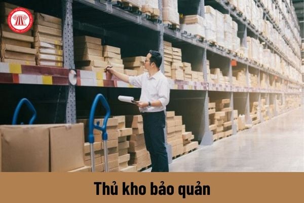 Thủ kho bảo quản có phải trực tiếp kiểm tra việc giao nhận hàng nhập, xuất kho?