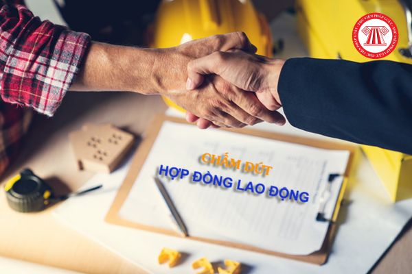 Công ty phải thông báo chấm dứt hợp đồng lao động bằng văn bản trong trường hợp nào?