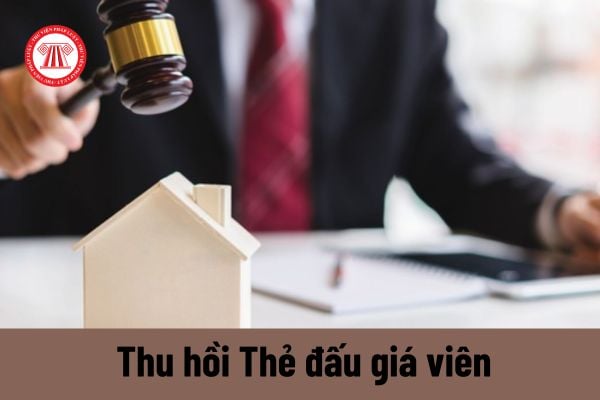 Thủ tục thu hồi Thẻ đấu giá viên được thực hiện ra sao?